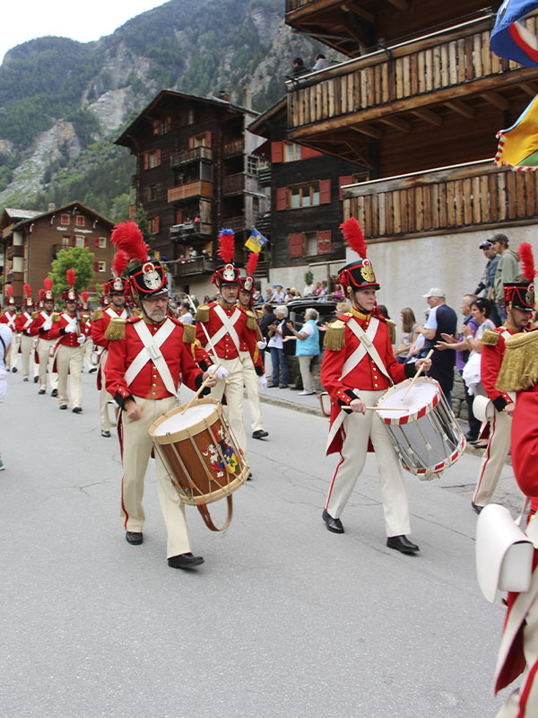 Umzug Heimattagung 2015 der Herrgottsgrenadiere St.Niklaus